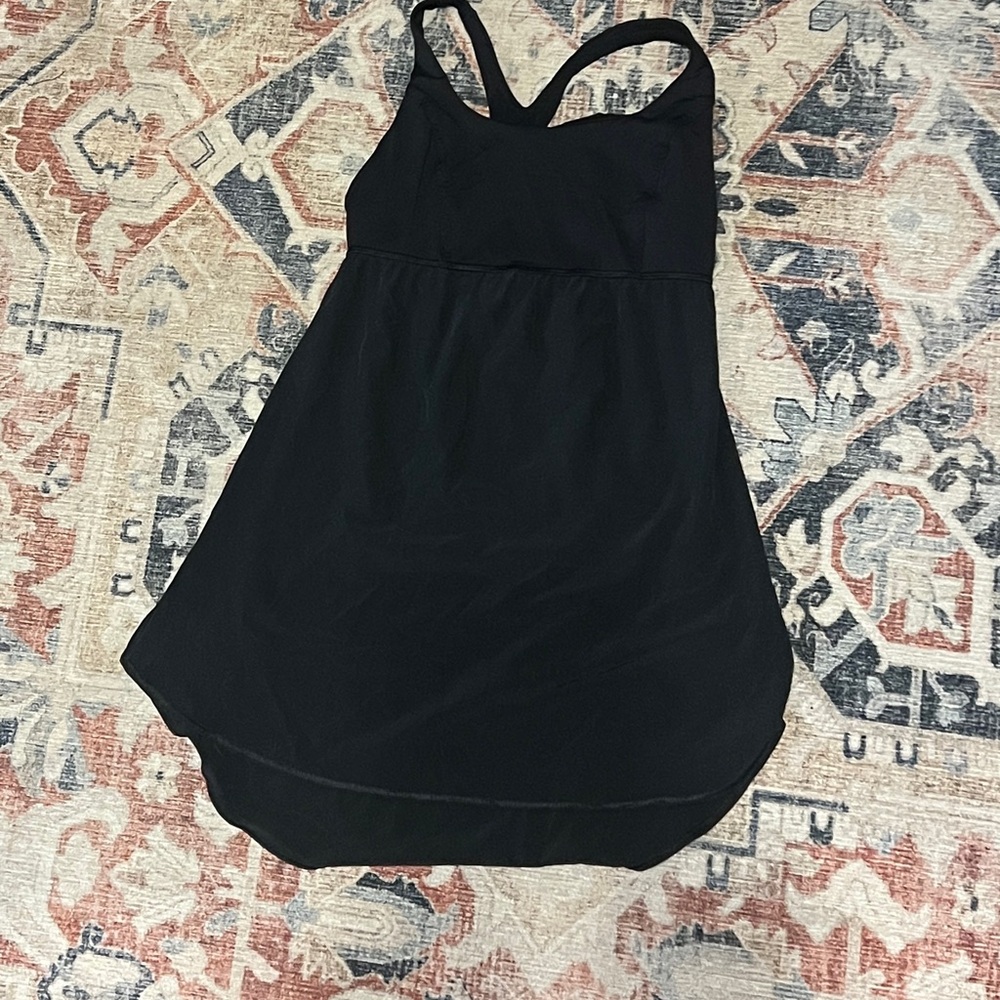 Lululemon Tank Size 2-4, great condition.